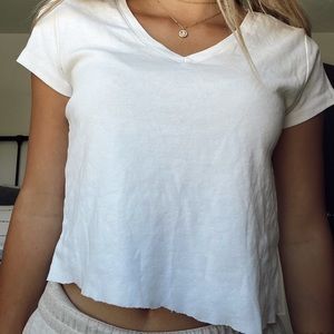 White cropped t shirt